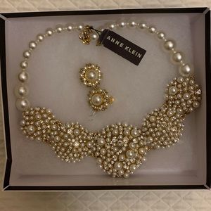 ANNE KLEIN COSTUME ACCENT JEWELRY W MATCHING EARRINGS